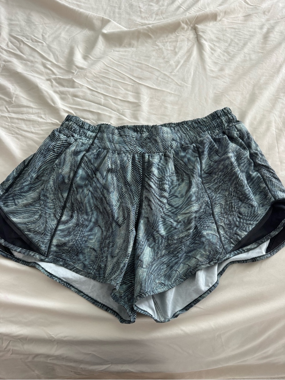 Lululemon size 10 hottie hot shorts 4“